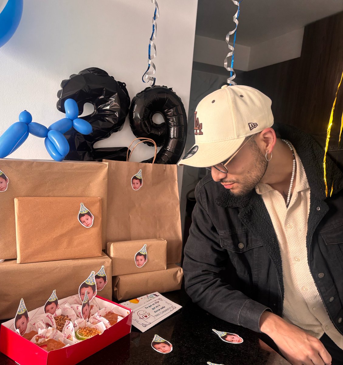030216_'s tweet photo. Feliz cumpleaños mi dulce amor 🥰 https://t.co/8HXaLNH8ZH