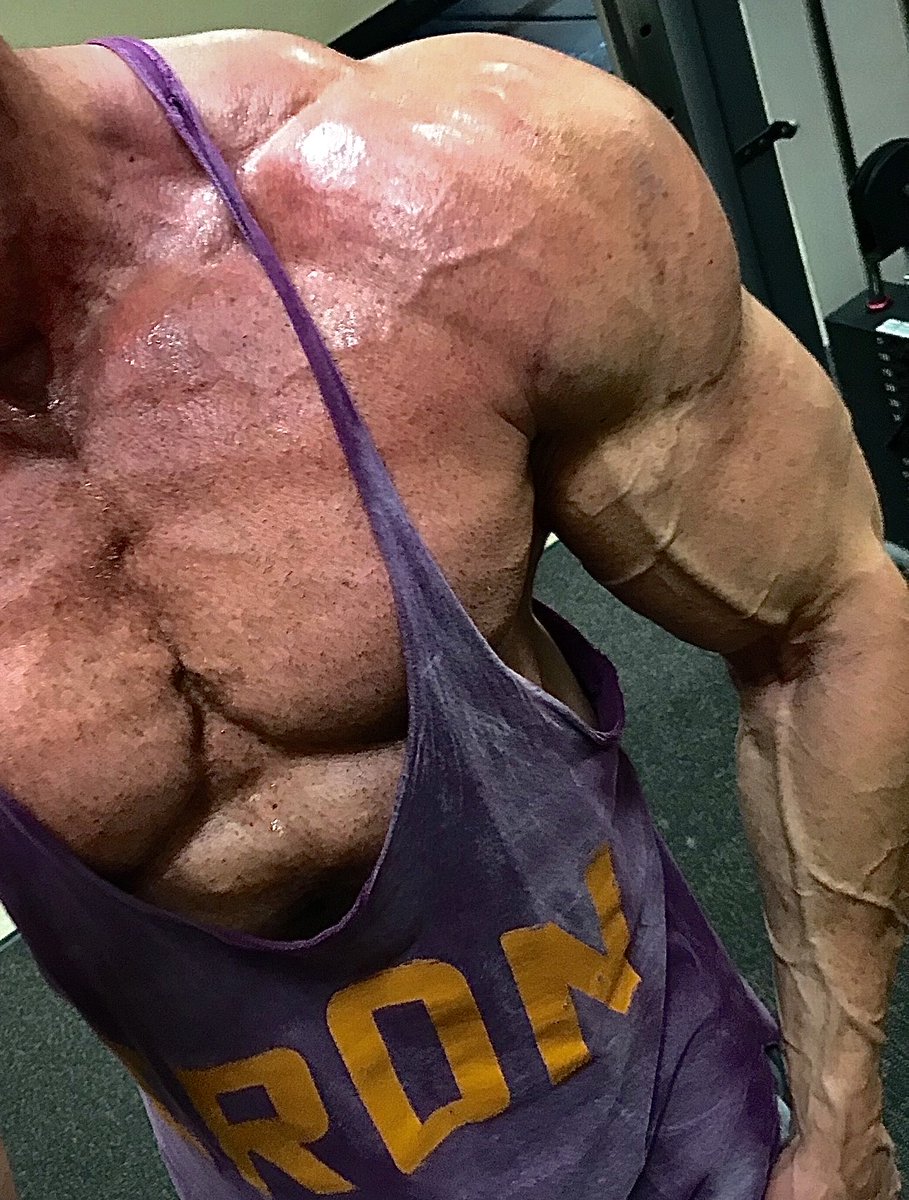 roidaddicted's tweet photo. Arnold was right, the pump does feel better than cumming 💉💉💦💦
#roidpump #roidedmuscle #addictedtoroids #addictedtomuscle #muscleroidaddict https://t.co/EiYL1bAEN9
