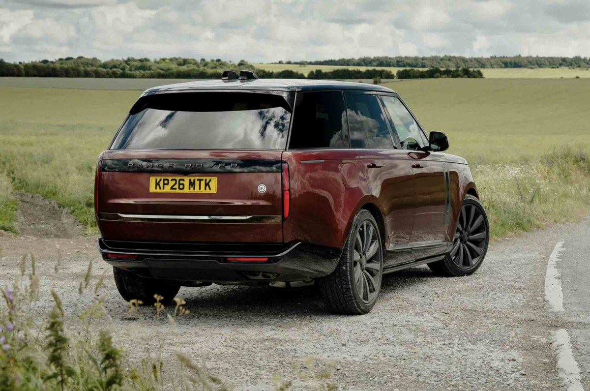 PistonHeads's tweet photo. You want proper consumer testing? Time to see just what's what with JLR's Body and Soul Seats... https://t.co/TZ8W3tBmoh https://t.co/FI1zex6Ajs