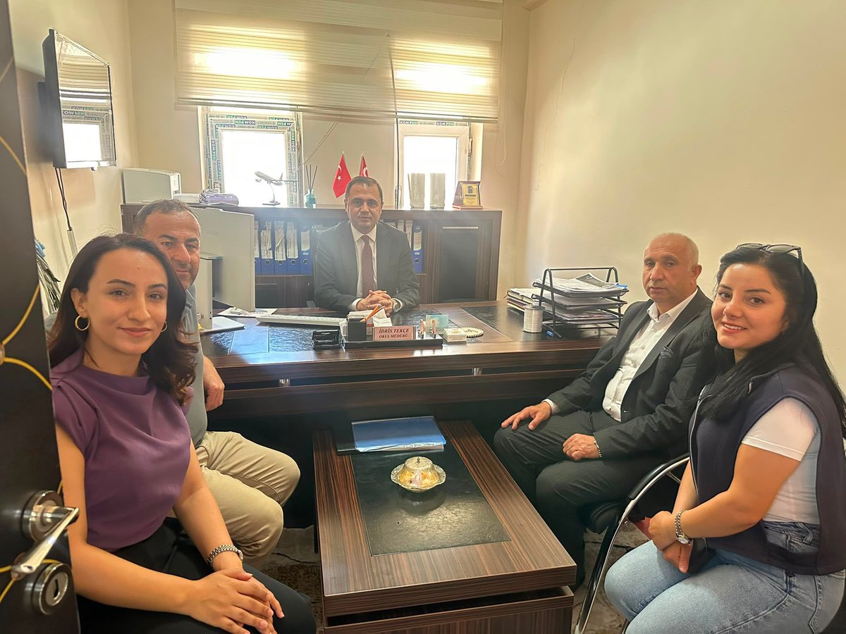 yuksekova_mem's tweet photo. İlçe Milli Eğitim Müdürümüz Sn. @ctn_kdr ve Şube Müdürümüz Sn. İskender AKDOĞAN ile birlikte Güngör Mahallesi Anaokulu ziyaret edildi.
Sınıflar gezilerek öğrencilerimizin ders ortamları incelendi, onların heyecanına ve mutluluğuna ortak olundu.

@tcmeb @TCyuksekova @nrtttin_ylmz https://t.co/SBm91JkWeJ