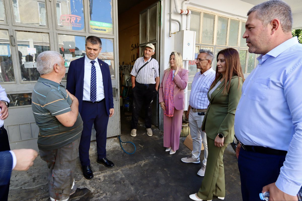 av_aligumus's tweet photo. 📍 Şarköy

Şarköy’ümüzde faaliyet gösteren esnaf ve sanatkârlarımızla bir araya gelerek hasbihâl ettik, çalışmalarında muvaffakiyetler temennisinde bulunduk. Gösterdikleri ilgi ve içten karşılamaları için kendilerine teşekkür ediyorum.

Üreterek ilçemize katkı sağlayan, emekleriyle ticaret hayatını canlı tutan tüm esnaf kardeşlerimize hayırlı kazançlar diliyor; bereketlerinin daim olmasını temenni ediyorum.