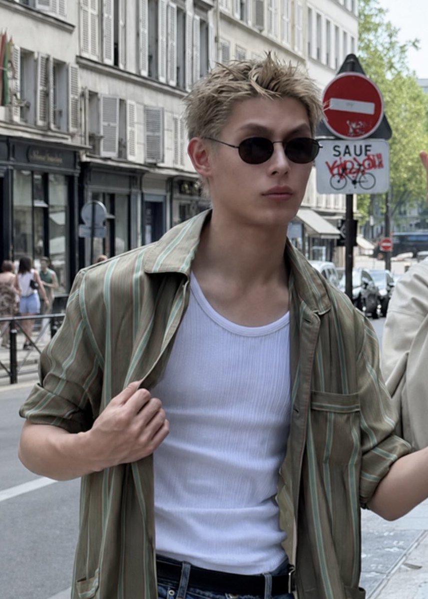 coertisify's tweet photo. JAMES BLONDE IN PARIS BULE BANGET 😭 https://t.co/KVtVHCKmcd