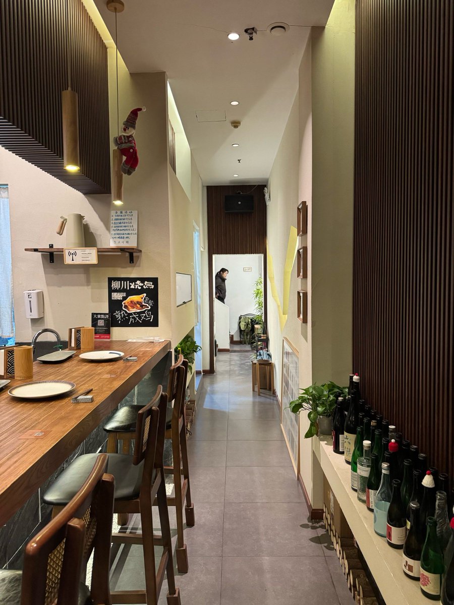 erkon4ik's tweet photo. It’s 11PM, the kitchen’s still warm, and that bowl of hot ramen here tastes like home—no rush, no noise, just a small bite of comfort.， https://t.co/PeB2ZIuctA