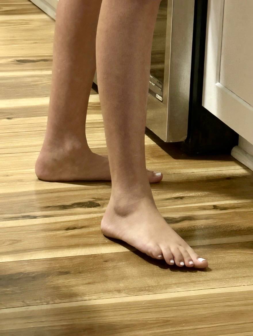 dawpot13's tweet photo. #irl #feet #faceporn https://t.co/KSNBvsyRvG
