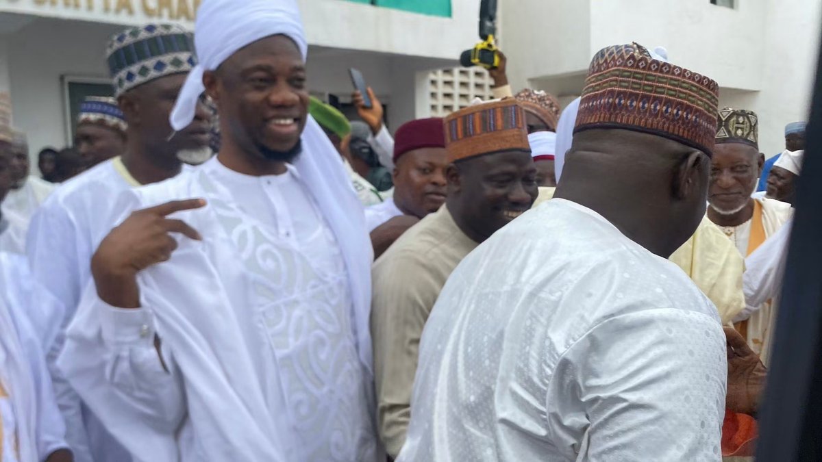 Abdulofkwara's tweet photo. Maolana Sheikh Prof Sharafudeen Sa’adudeen Ajara (R.T.A) led the entire Tijaniyyah of Kwara State to the Emir’s Palace, Ilorin, to extend heartfelt congratulations on the appointment of Sheikh Muhammad Bashir Dasuki (R.T.A) as the 13th Chief Imam of Ilorin and the official presentation of Fadilat Sheikh Sulyman Uthman Tijani Erubu (R.T.A) as the newly appointed Khalifah of Tijaniyyah in Kwara State.