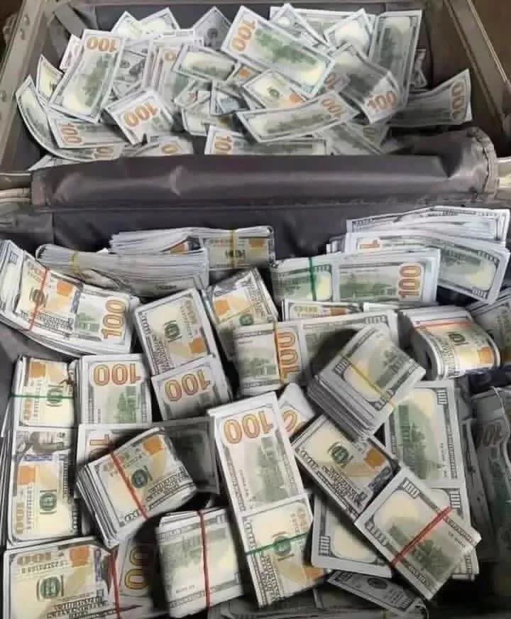 Sandrabullpbdo's tweet photo. Tell me what you need honey truck or money or should I stop giving out truck and money https://t.co/HukfVnapbK
