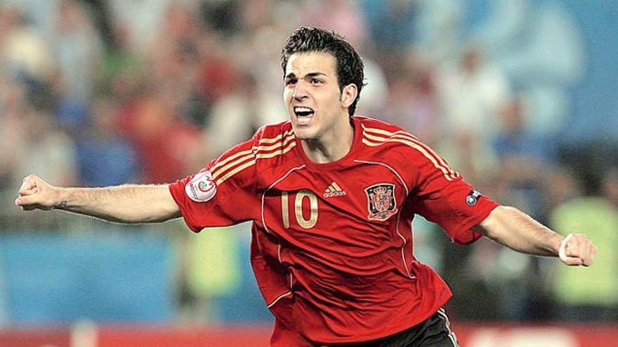 2010MisterChip's tweet photo. 22 de junio… de 1986: España eliminada por penaltis ante Bélgica 

22 de junio… de 1996: España eliminada por penaltis ante Inglaterra 

22 de junio… de 2002: España eliminada por penaltis ante Corea del Sur

Imaginad lo que pensé el 22 de junio de 2008, segundos antes de que empezara la tanda de penaltis entre España e Italia…

Y, de repente, apareció él…

Aún así, a la mierda con los 22 de junio.