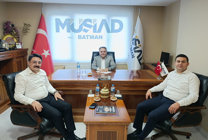 MUSIADBatman's tweet photo. Vali Yardımcımız Sn. Mustafa Caner Çalukar ve Beşiri Kaymakamımız Sn. Muhammed Yılmaz, şubemize iade-i ziyarette bulundular. 
Nazik ziyaretlerinden dolayı kendilerine teşekkür ederiz. https://t.co/dF2Wyy2xrv