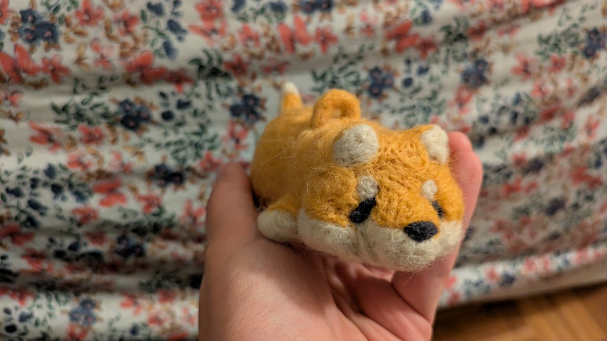Redteaart's tweet photo. I made a cute dog keychain by stabbing the heck out of wool yay https://t.co/jZhppfGYo6
