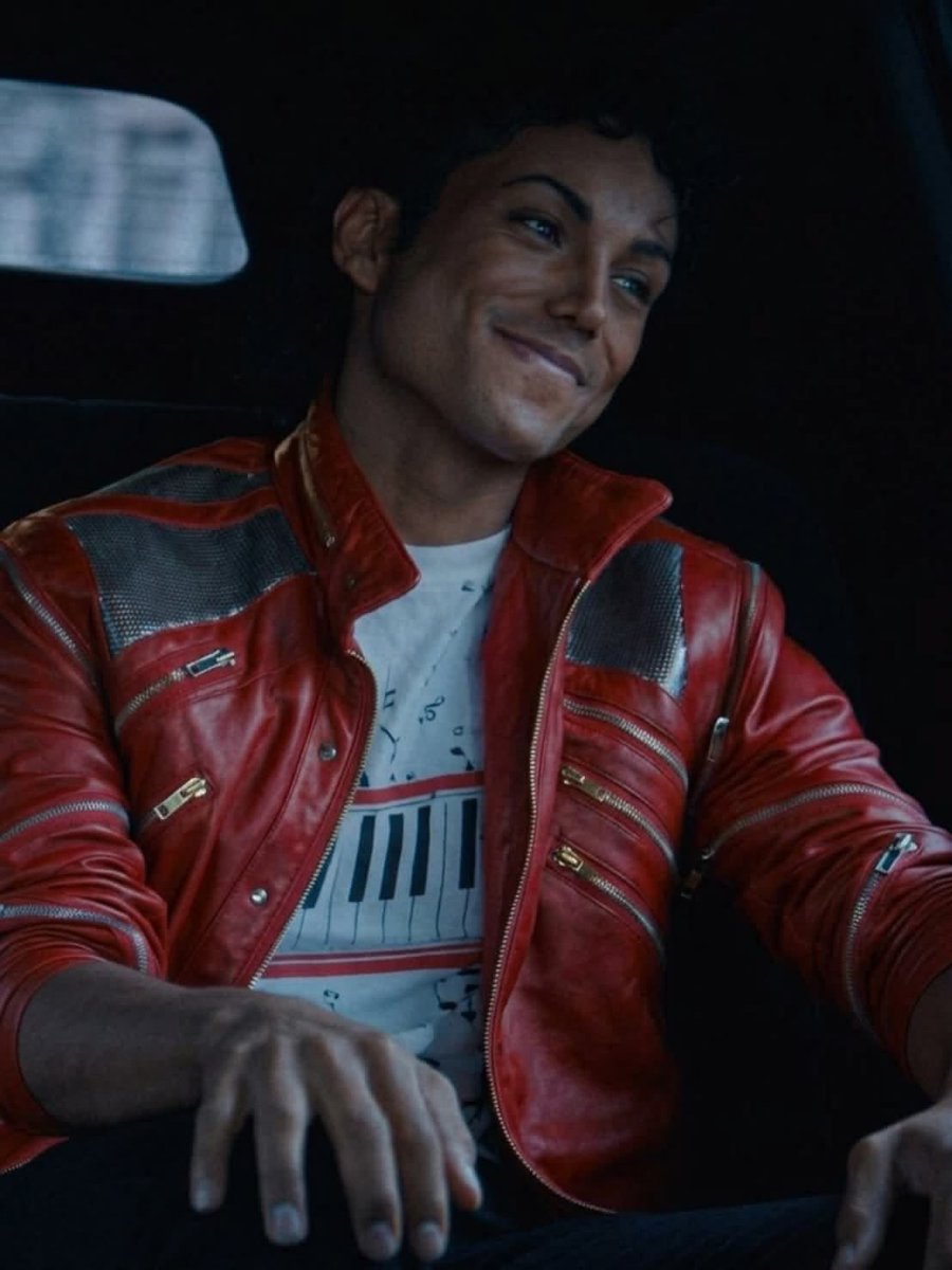 mjmoonbeam's tweet photo. dear lionsgate,

please give us an official in writing announcement that you’re going to do michael 2. pls let us know as soon as michael has hit $1 billion.

yours sincerely,

everyone x https://t.co/Lz19F5NDNk