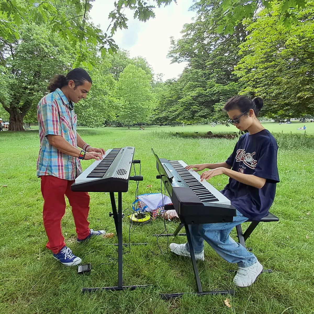 ChapmanShum's tweet photo. < Sixteen Today >
Chapman had a wonderful 16th birthday, spending time with friends who share his love of music. #ChapmanShum #LearningDisabilityWeek #blindpianist #WorldMusicDay #makemusicday #birthday #fathersday https://t.co/cBfmw5BRO5