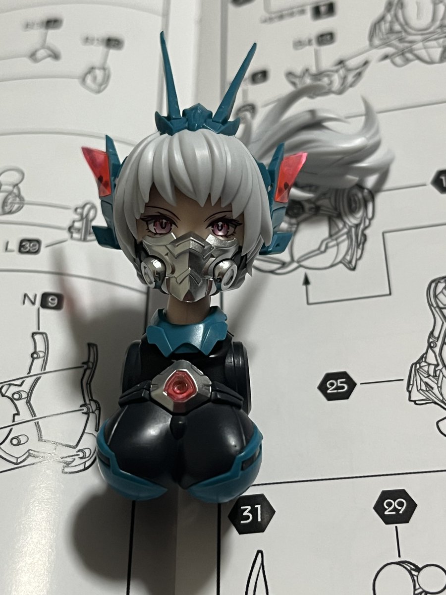 AileNinon's tweet photo. 赤い　赤い
赤い仮面のV3
ダブルタイフーン　命のベルト
力と技と風車が回る
父よ　母よ　妹よ
風のうなりに　血が騒ぎ
力の限り　ぶち当たる
敵は地獄の　デストロン
闘う　正義の　仮面ライダーV3 https://t.co/GDx2fXzkYo