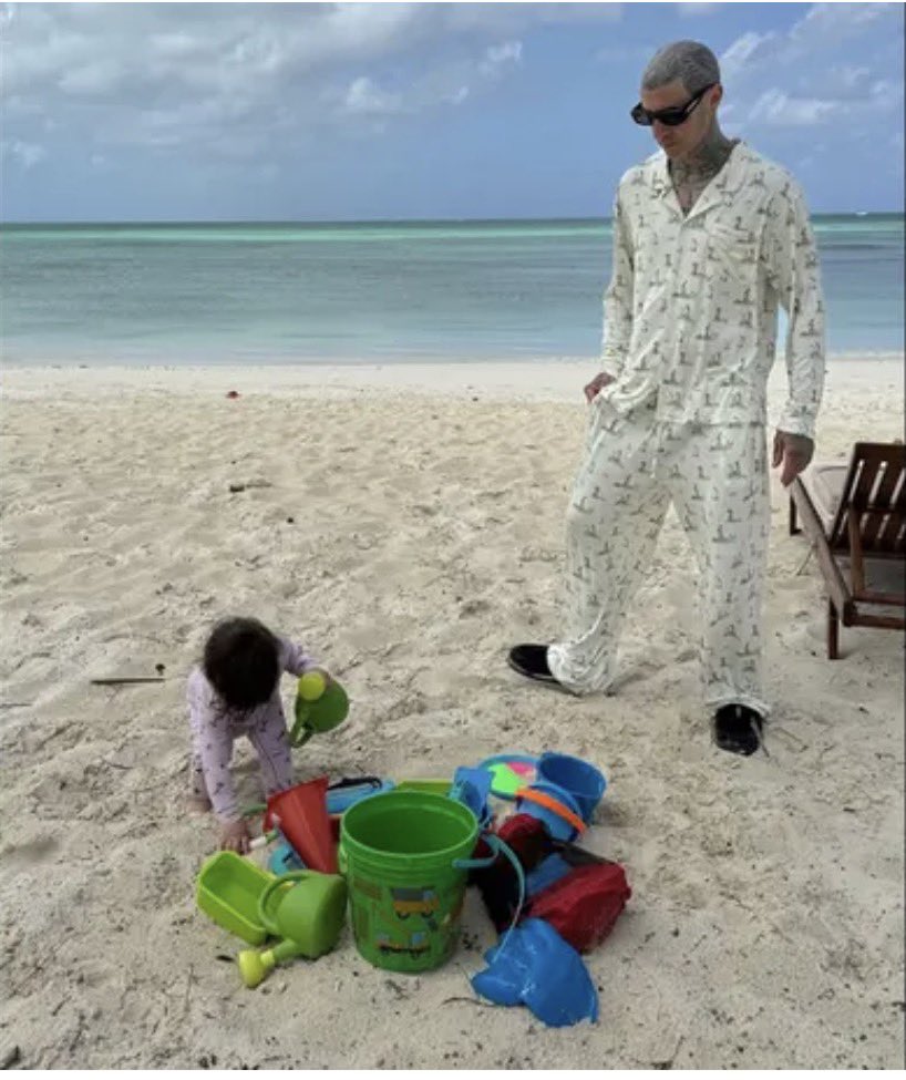 Bankemaestro's tweet photo. Kourtney Kardashian had enough Father’s Day love for Travis Barker to power the entire internet… Scott Disick apparently didn’t make the guest list, not even a participation trophy… https://t.co/paRTmxpWAm