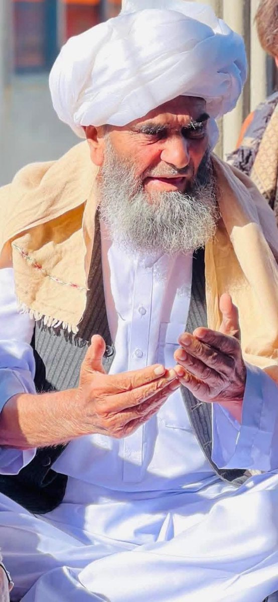 IMUsmanGhani87's tweet photo. انا لِلَّهِ وَإِنَّا إِلَيْهِ رَاجِعُونَ

په ډېرې خواشینۍ سره مو خبر ترلاسه کړ چې د ملي اتل نوروز منګل او احسان جنت د قدرمن پلار، مرحوم الحاج جنت ګل منګل، له دې فاني نړۍ څخه سترګې پټې کړې او د حق داعي ته یې لبیک ویلی https://t.co/ovK1gTWoVb