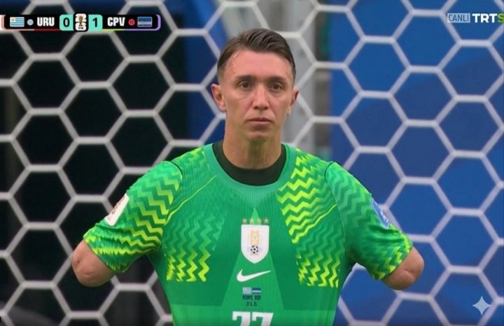 MiryanRachel's tweet photo. @Francis27826999 @SMatiasss @Uruguay @fcfcomunica @FIFAWorldCup Es manco no tiene brazos ni manos de tanto rascarcee las bolas https://t.co/q27qyDYoOS