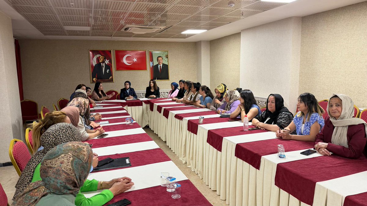 Akkadin_Hakkari's tweet photo. 📍Haftalık Olağan Yönetim Kurulu 
Toplantımız İl Kadın Kolları Başkanımız Sn. @GunesHyv başkanlığında, yönetim kurulu üyelerimizin katılımlarıyla Haftalık  Toplantımızı gerçekleştirdik.

Aldığımız kararların teşkilatımıza, davamıza ve milletimize hayırlara vesile olsun https://t.co/ea39NjaUzf