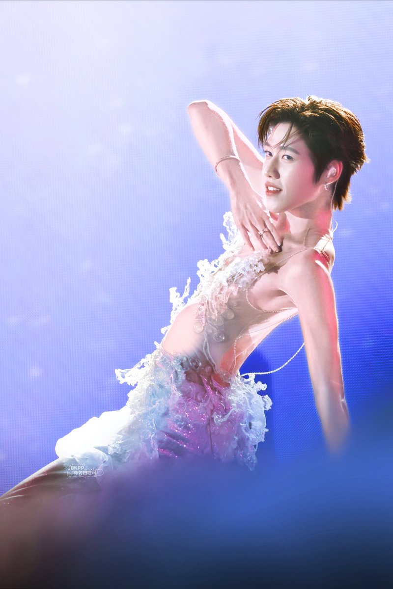DramaDuDu1810's tweet photo. No wonder P'Kin wanted to jump into the sea, if there’s such a merman dancing down there…😍🤭

#THETITANSCONCERTXPPKRIT_D2

PP KRIT TITAN OF POSEIDON D2
#THETITANSCONCERT_D2
#THETITANSCONCERT
#PPKritt‌ 
@ppkritt @PPKrit_Ent @titansconcert https://t.co/YLHBlrj52l