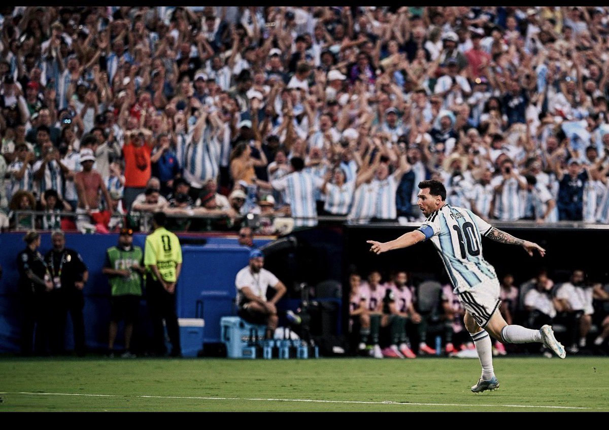 Azoozhfc5's tweet photo. حان وقت الافضل والاعظم 
ليونيل أندريس ميسي 💙 https://t.co/HZZkCdwSaX