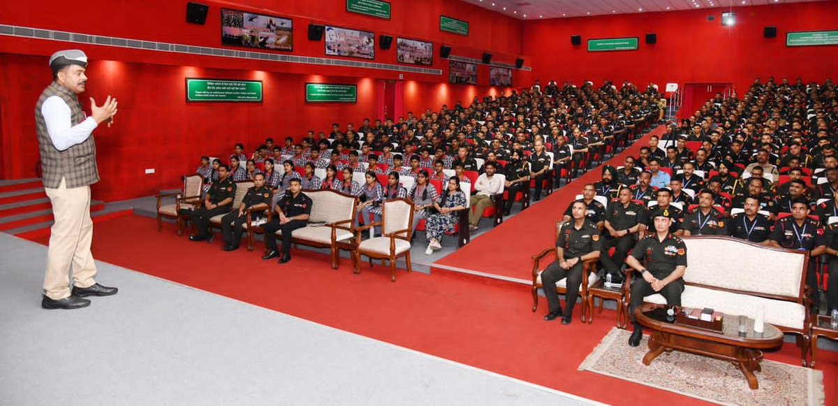 artrac_ia's tweet photo. 𝐉𝐮𝐧𝐢𝐨𝐫 𝐋𝐞𝐚𝐝𝐞𝐫𝐬 𝐀𝐜𝐚𝐝𝐞𝐦𝐲, 𝐁𝐚𝐫𝐞𝐢𝐥𝐥𝐲

An electrifying and deeply inspiring talk was delivered by Sub Maj (Hony Capt) Yogendra Singh Yadav, PVC (Retd) at JLA, Bareilly on 22 Jun 2026.

Drawing from his heroic experiences during the Kargil War, he underscored the essence of battlefield courage, unwavering professionalism, moral strength and the indomitable spirit of the Indian soldier.

The session left a lasting impact Junior Leaders of the attending courses and  students of Kendriya Vidyalaya, powerfully reinforcing the ethos of Mission First, selfless service and leadership under extreme adversity.

Instagram- https://t.co/xS00EXDRtJ

Facebook-  https://t.co/xj3gOEX2Vl

#JLA
#ARTRAC
#IndianArmy
@adgpi