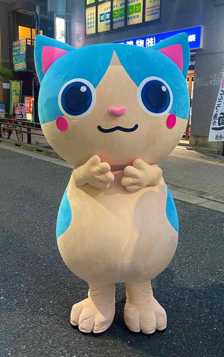 gu2jpn's tweet photo. 最近みかけた着ぐるみ https://t.co/lz3lAAoiy1