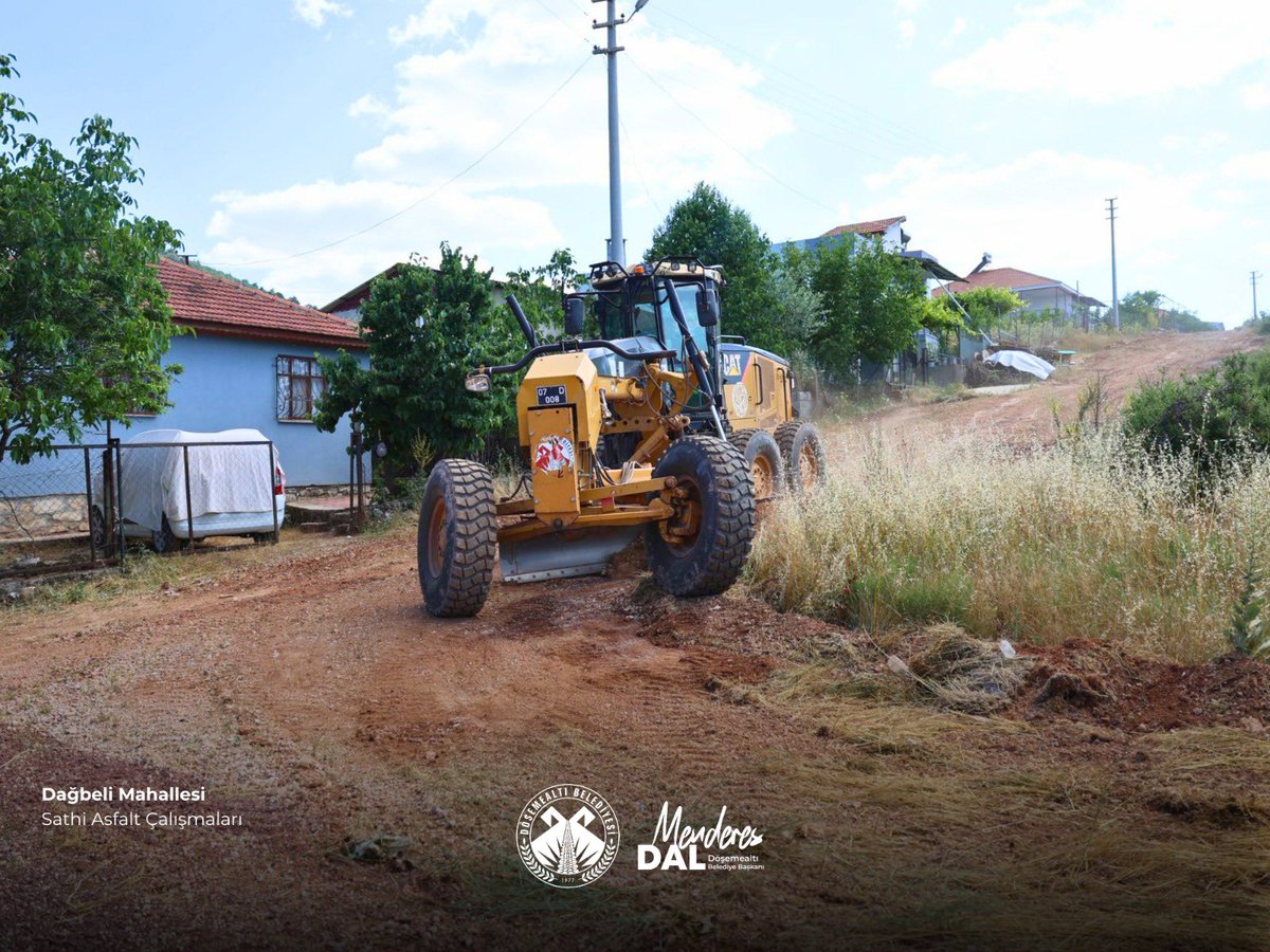 menderesdal07's tweet photo. Dağbeli Mahallemizde ulaşım konforunu artıracak çalışmalarımız aralıksız sürüyor.
ASAT Genel Müdürlüğü iş birliğiyle yürüttüğümüz sathi asfalt çalışmaları devam ediyor.

Başkan Yardımcımız Ömer Kıvrak, ile beraber çalışmaları yerinde inceleyerek Dağbeli Mahalle Muhtarımız Mehmet Kaçar ve Muhtarlık işleri Müdürümüz Kadir Çıra’dan bilgi aldık.

İlçemizin her noktasına kaliteli hizmet ulaştırmak, kırsal mahallelerimizin ulaşımını daha güvenli ve konforlu hale getirmek amacıyla çalışmalarımızı kararlılıkla sürdürüyoruz.

Daha güvenli yollar, daha konforlu ulaşım, daha yaşanabilir bir Döşemealtı için çalışmaya devam ediyoruz.

#DöşemealtıBelediyesi #MenderesDal #BirlikteYönetiyoruz