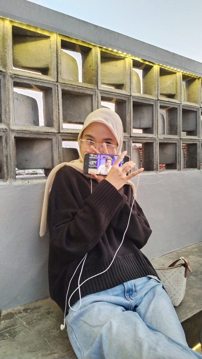 1015sunsetroads's tweet photo. banyak² terima kasih buat cowo indoku 🥺, hari ini dibantuin streaming &amp; ditemenin nyimak live evan dari awal sampe akhir pdhl hari senin tuh harusnya hari khusus quality time sama dia 🥺🫂, cowo indoku bener² selalu support apapun yang aku sukaa asal itu positive huhuuu 🤍🤍 https://t.co/kX5IT4Q0SB