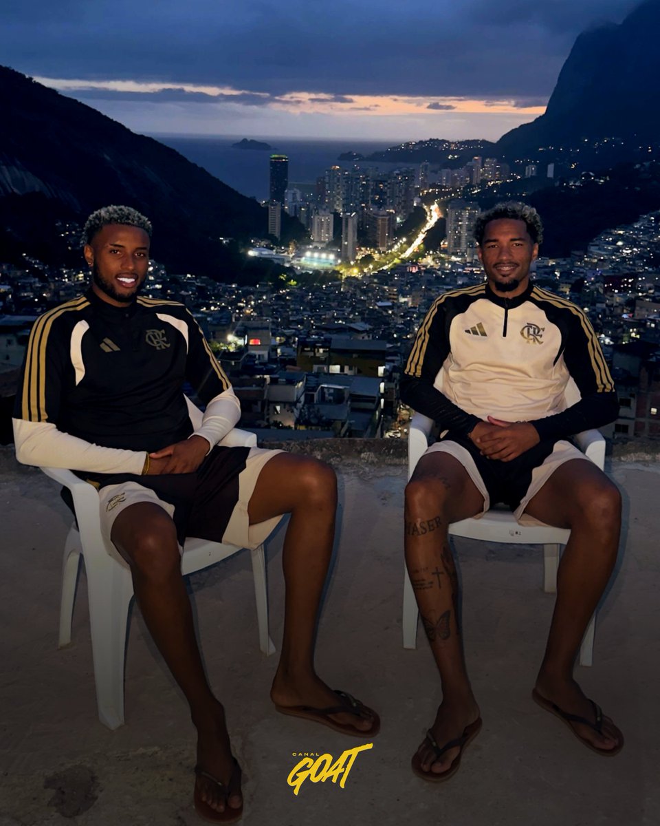 CanalGOATBR's tweet photo. 🏖️ FÉRIAS NO RIO!
O atacante português Youssef Chermiti, do Rangers, está curtindo as férias no Rio de Janeiro. E o passeio veio com um detalhe que chamou atenção: o centroavante apareceu vestindo a camisa do Flamengo em seus rolés.
#CanalGOAT #EscocêsNoGOAT #Chermiti #Rangers https://t.co/YL9lxFywPG