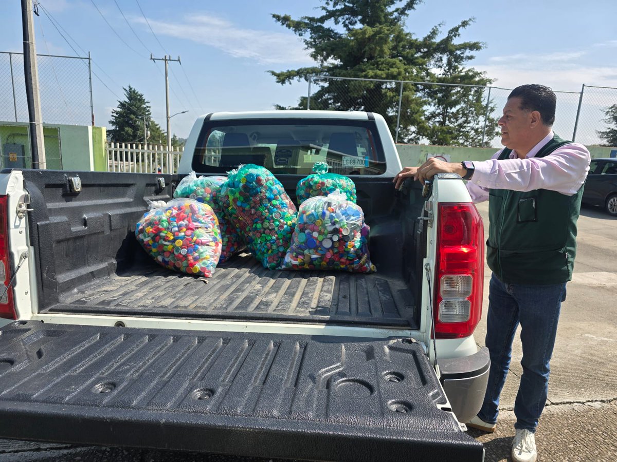 CobaemA's tweet photo. ♻️💚 ¡Gracias, comunidad #COBAEMAculco! 💚♻️

Agradecemos a estudiantes, docentes, madres, padres de familia y personal administrativo por sumarse a la campaña de recolección de tapitas “Eco-Súmate” de la Secretaría del Medio Ambiente del Estado de México. 🌎✨ https://t.co/HMxBoSufu4