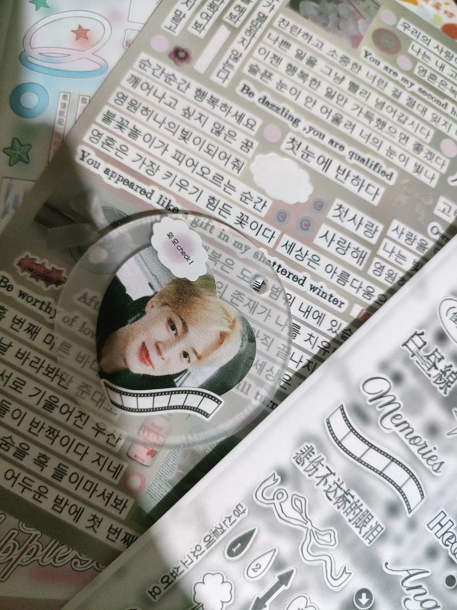 GAGOIGOHOME's tweet photo. เริ่มทำ GIVEAWAY ได้ 🍥✨

กี่ชิ้นดีแม่ 🕶️

#bts_worldtour_arirang_bkk 
#BTS_WORLDTOUR_BANGKOK https://t.co/ZLkiVKi9QH