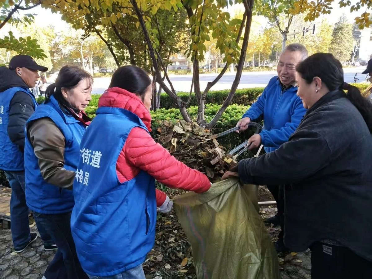 ABogangod's tweet photo. [Join our weekend neighborhood garden cleanup! Meet at the central park square this Saturday 9 AM. Gloves u0026 snacks provided—let’s green up our community together!]， https://t.co/hxwFJ1gtvY