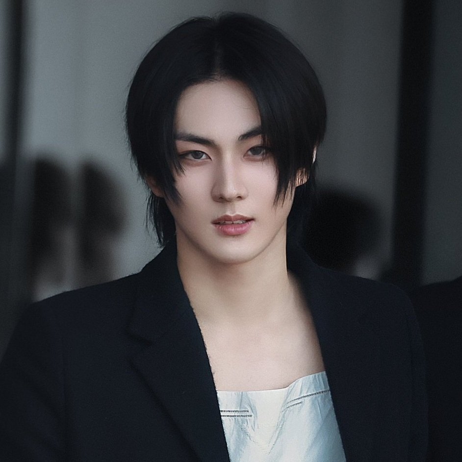 jungwon_mine's tweet photo. he can be this :                          and also like this : https://t.co/BOP8DmjdUQ