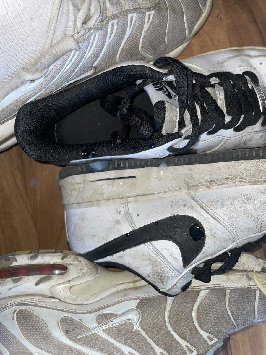 PupRiva's tweet photo. A nice way to use AFOs.

#Sneakerplay #Sneakerheads #Sneakerfetisch #GaySneakers #Nikeaf1 https://t.co/BjpybduyRN