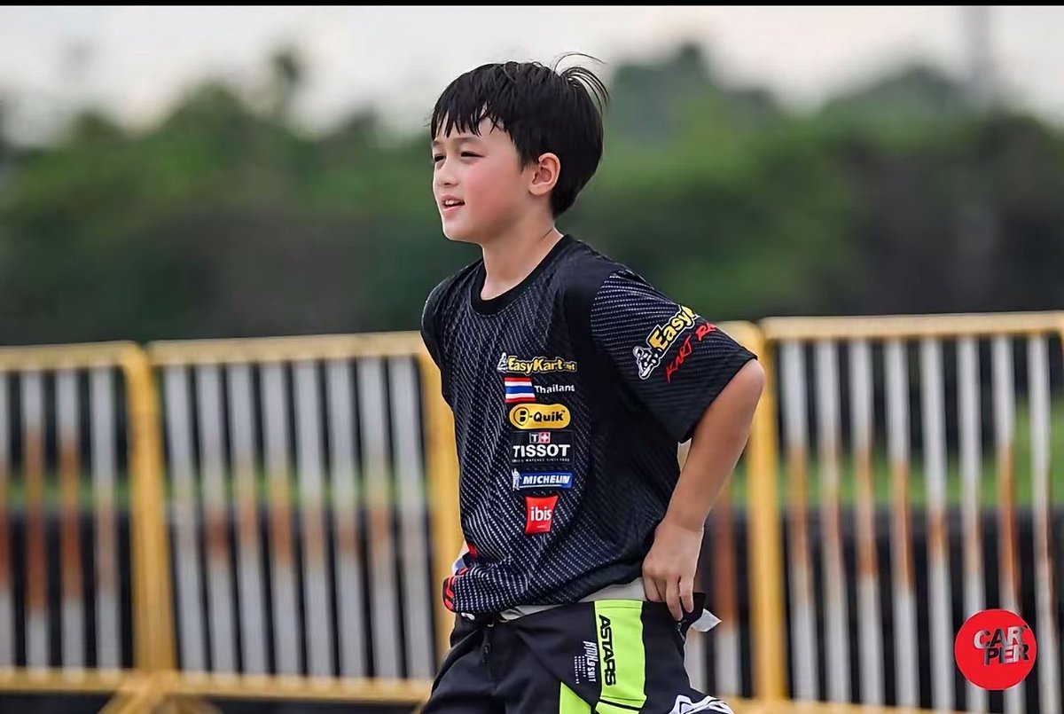 jsmtjyygyjbbjb's tweet photo. พี่พายุเท่ห์มาก นักแข่งรถ https://t.co/u8P6w9sfj7