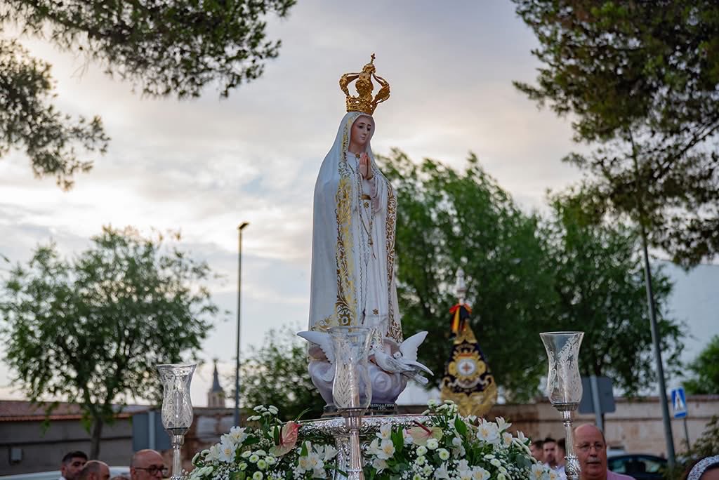 rescatado_ls's tweet photo. 𝐅𝐢𝐧 𝐝𝐞𝐥 𝐜𝐮𝐫𝐬𝐨 𝐦𝐮𝐬𝐢𝐜𝐚𝐥 𝐞𝐧 𝐅𝐚́𝐭𝐢𝐦𝐚

🗞️ Crónica de la actuación en nuestra página web: https://t.co/R2lGWa1utE

#SentirRescatado https://t.co/SjeC5CcLCu
