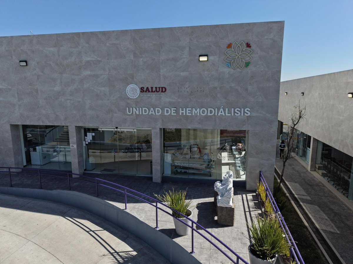 ViveTlaxcala's tweet photo. 🏥💉 ¡Histórico logro en salud para Tlaxcala! Amplían la Unidad de Hemodiálisis en Apetatitlán para duplicar la atención de 30 mil a 60 mil sesiones anuales. Con 15 nuevos sillones (30 en total) operados por IMSS-Bienestar, se busca llegar a cero lista de espera. 🩸✨ https://t.co/DAM354yFY5