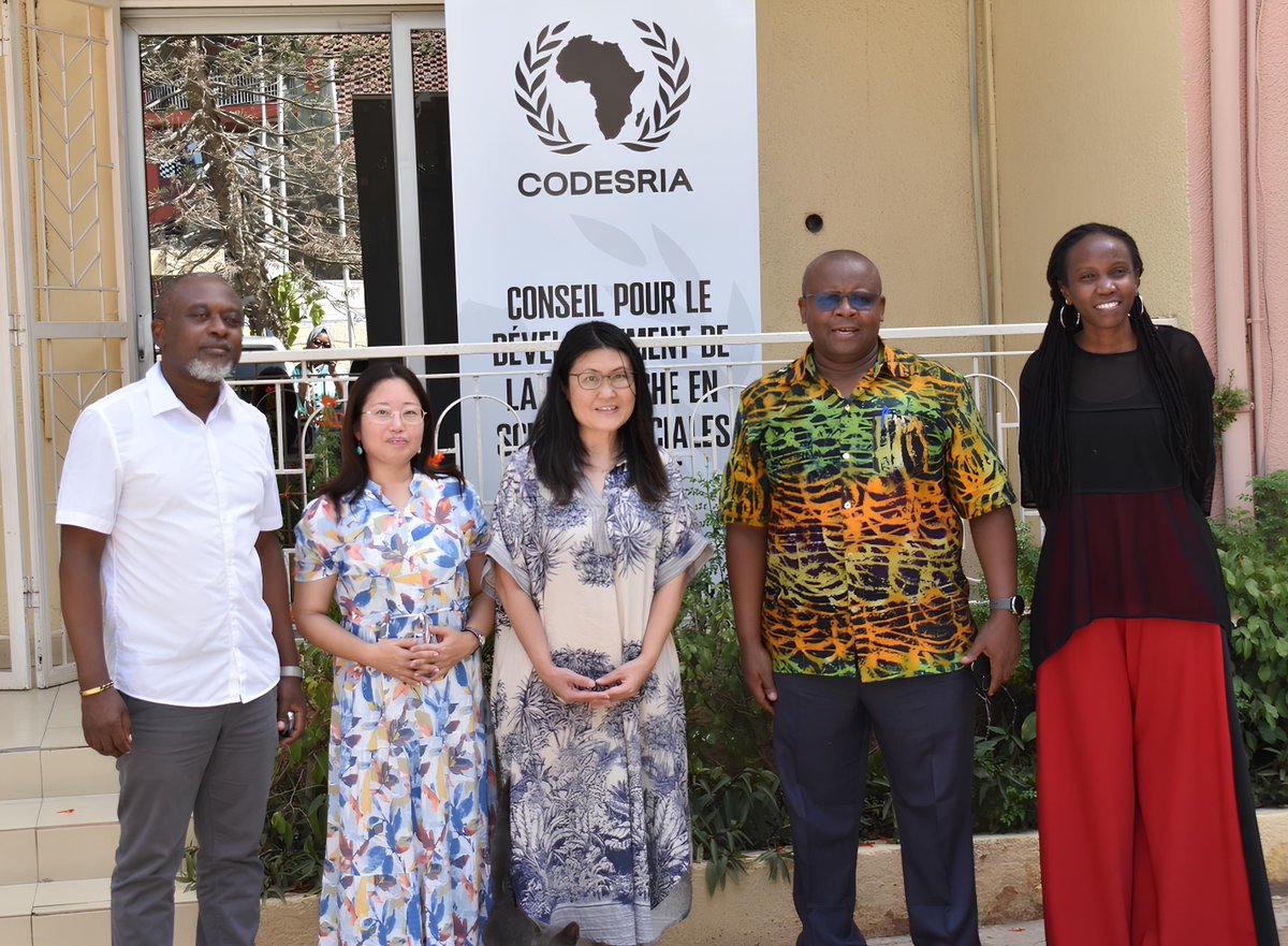 CODESRIA's tweet photo. 🇯🇵🤝🌍 Strengthening Africa–Japan research collaboration.
@CODESRIA was pleased to welcome @jsps_sns to Dakar to explore new avenues for research partnerships with Dr Yumi Yamane, Director, JSPS Nairobi Research Station, and Dr Manami Hayashi, Postdoctoral Fellow.
#Research https://t.co/dyMBdAspqN