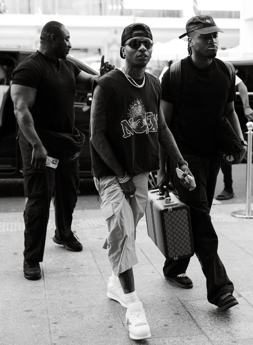 hypetribeng's tweet photo. 🚨Wizkid Via New IG Post 🇫🇷 https://t.co/3ydOXvl28R