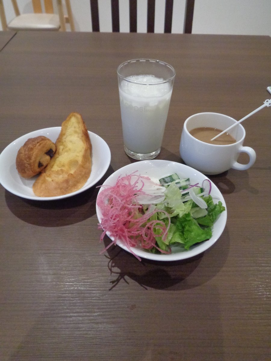 tvtoshi1's tweet photo. おはようございます🌈
いつもポストを見てくれて
ありがとうございます

連日雨が降っています
梅雨突入は間違いない
今月祝日が無いので
毎日仕事しないと
それで楽しみがない❓
今日は仕事が終わり次第
日帰り温泉に行きたい（笑） https://t.co/MADG9Nkqsx