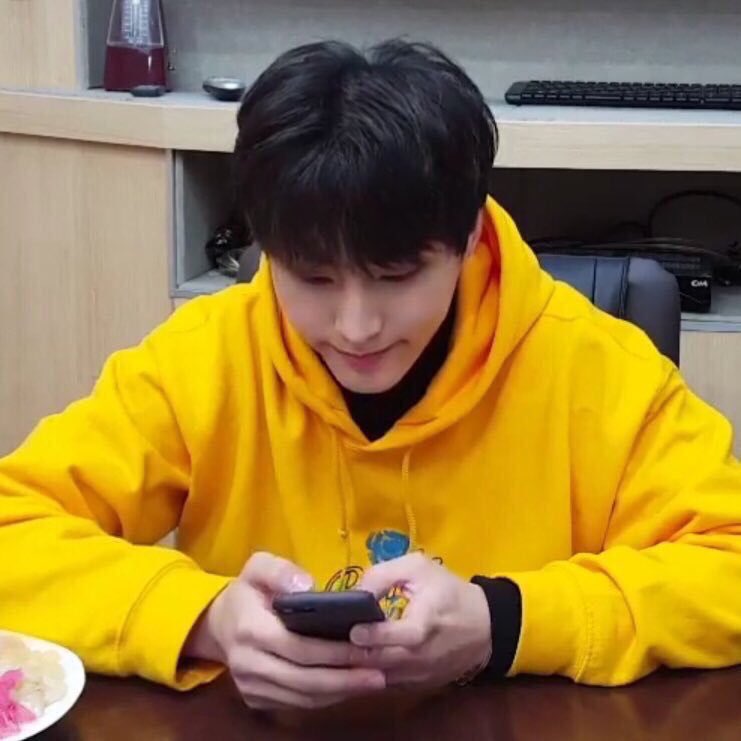oqdkzu's tweet photo. 왜요 내가 부끄러워요?
어 부끄럽다
😿
너무 귀여워서 부끄럽다
뭐야진짜형왜이렇게뻔뻔해졌지?
계정 잠그라한건 내가 쫌 오바한 거 같고 걍 디엠 오는 거 다 무시해라 알겠나
안그래도 자꾸 디엠 오던데
읽지도 말고 씹어라
알겠어용용용😻
귀엽노ㅋㅋㅋㅋㅋㅋ https://t.co/JCebPxuWaj