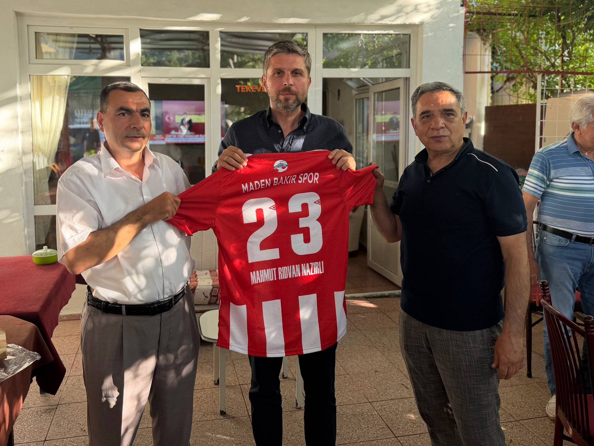 mahmutnazirli's tweet photo. Maden İlçe Başkanımız ve ilgili kurum müdürlerimizle birlikte Maden Tekevler Köyü’nü  ziyaret ederek bölge muhtarlarımız ve vatandaşlarımızla buluştuk.

Köyümüzün eksiklerini, hemşehrilerimizin taleplerini masada değil, bizzat yerinde inceledik. Kurum müdürlerimizle birlikte sorunların anında çözümü için gerekli istişareleri gerçekleştirdik.

Bizleri sevgiyle ve güler yüzle ağırlayan hemşehrilerime misafirperverlikleri için teşekkür ediyorum.