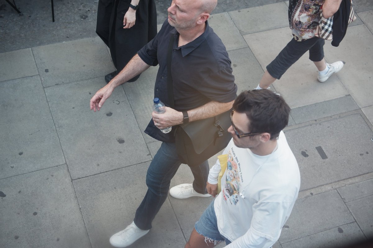 oncezu's tweet photo. spotted: we saw harry styles at baker street in london #harrystyles #bakerstreet #harrystyleslondon https://t.co/aPkkSwDfM9