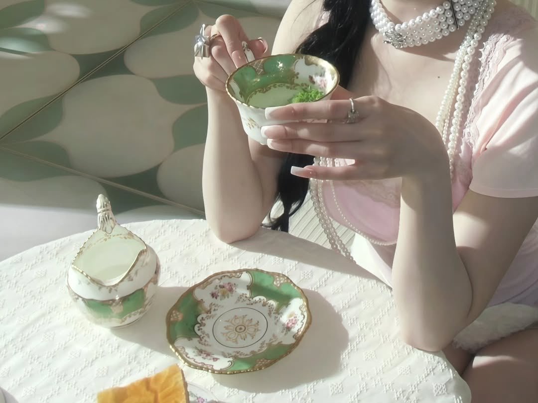 eeamiasa's tweet photo. tea time 🫖 ಇ. https://t.co/1hnkuEUwmu