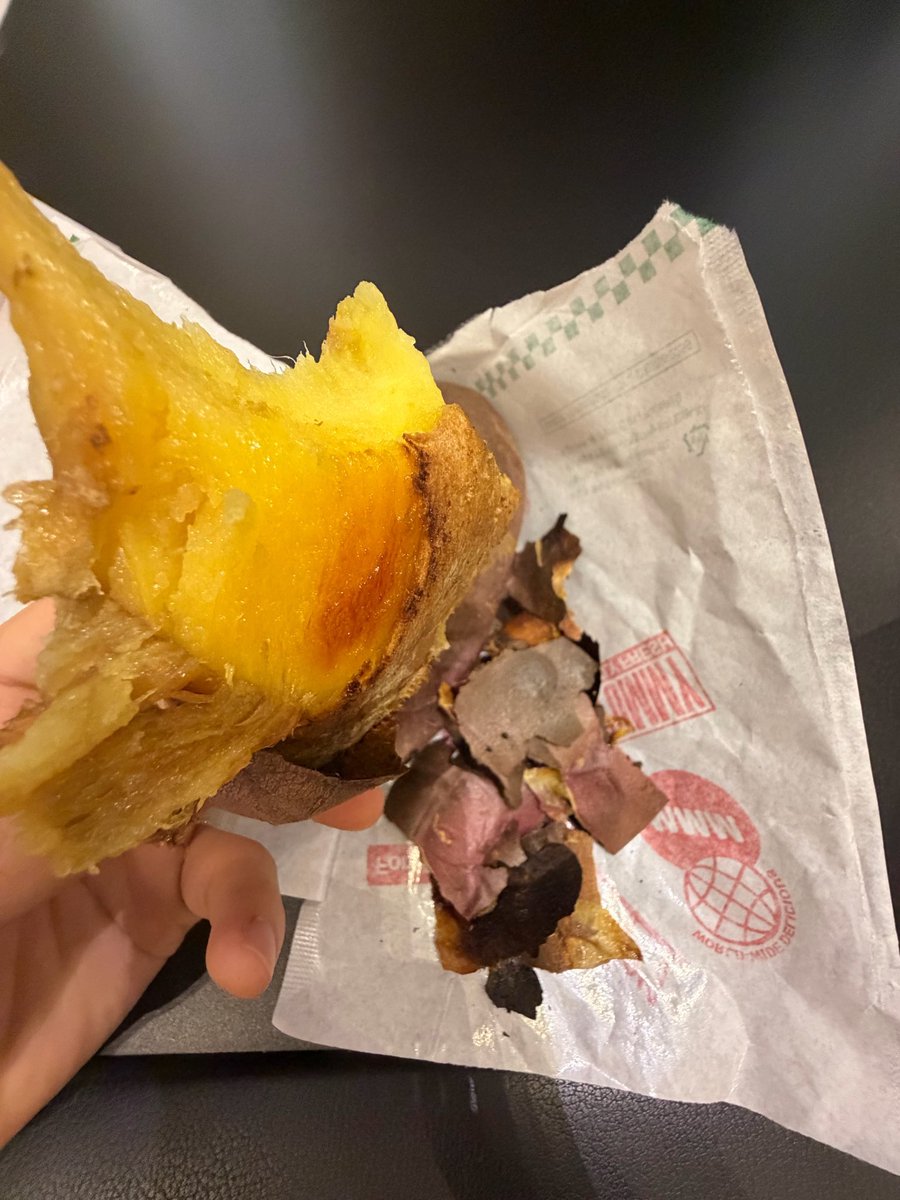 ohyulkwom's tweet photo. A midnight bite https://t.co/LgpKCYACSn