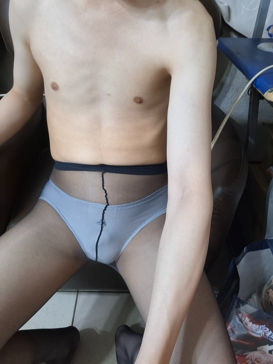 nick89415's tweet photo. 裸體拍照 剩內褲和黑絲

#男娘 #黑丝 https://t.co/GjPuP52Jp4
