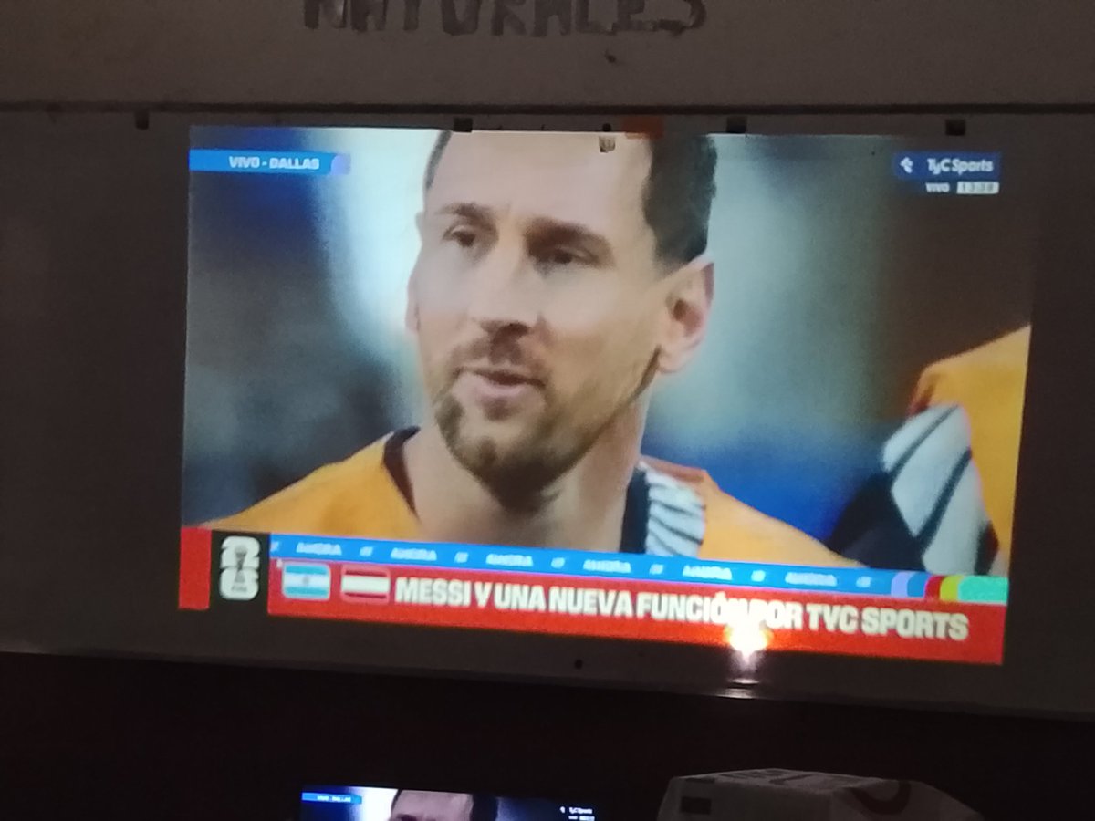waltersanchezSI's tweet photo. En el Copernico estamos listos para ver el partido. Es literalmente un cine. Una escuela pública bien organizada (a pulmón obvio) y ordenada, como lo fue siempre. https://t.co/3QnTO2MOVR