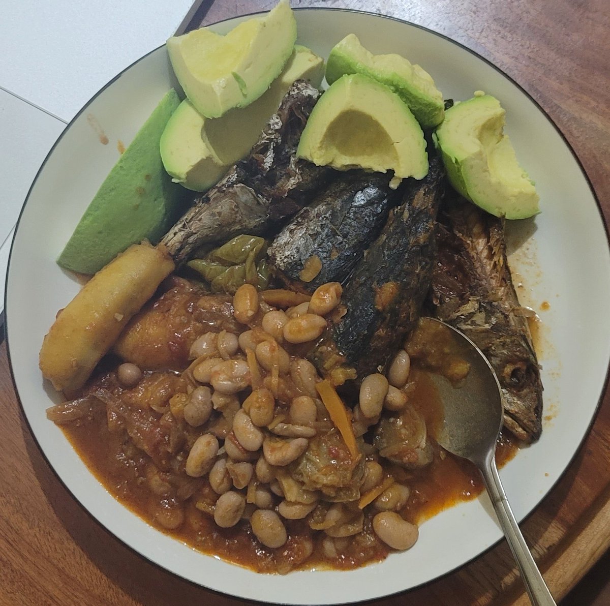BabaLishe's tweet photo. Jitahidi uweze kuchagua vyakula vya aina mbalimbali kila siku. 

Ukiweza jitahidi kutofautisha aina za vyakula kati ya mlo mmoja na mwingine. Kila siku/wiki.

Hii itakusaidia kupata virutubishi vya aina  mbalimbali vinavyohitajika mwilini. 

#Lishebora
#BabaLishe https://t.co/ow0HN8skro