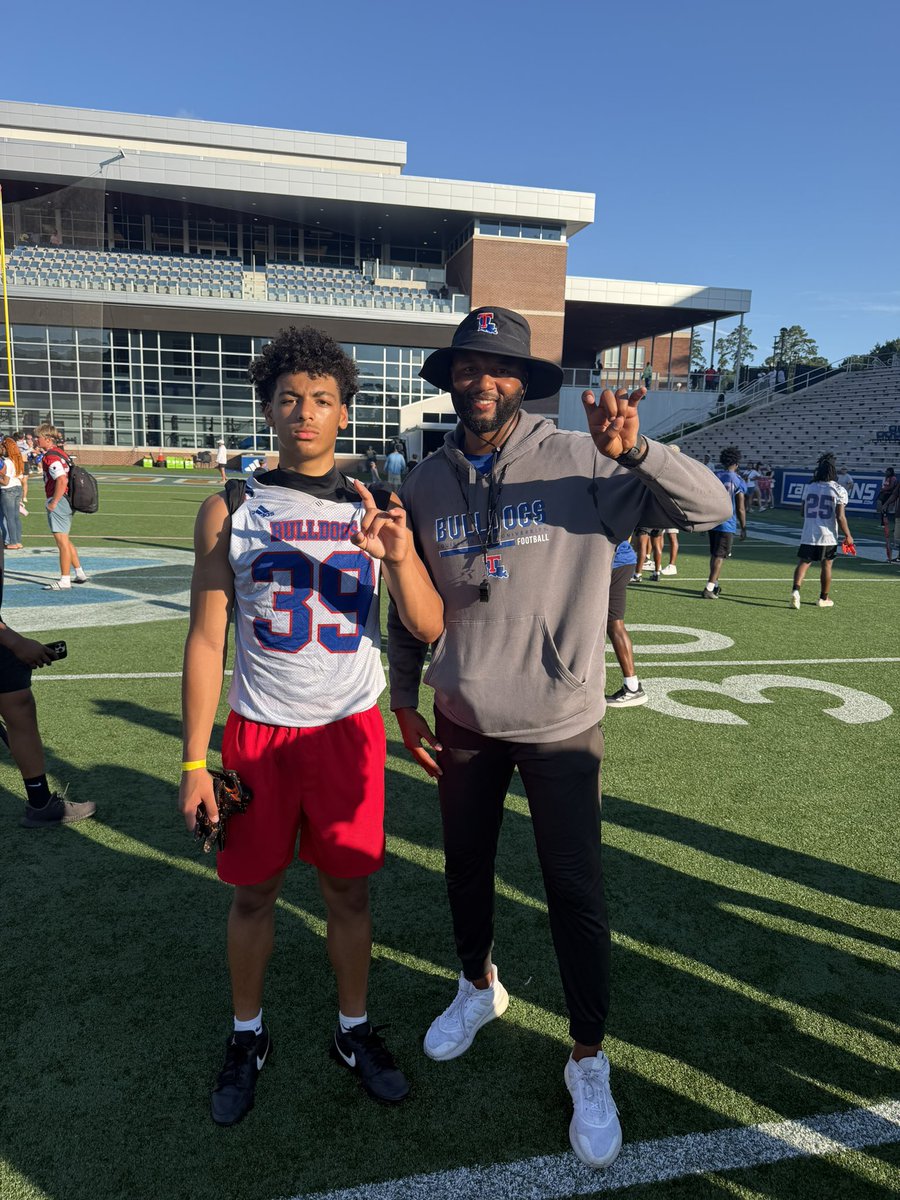 ZaylenJ09's tweet photo. Had a great time at @LATechFB . Great day competing — finished 1v1s with only 1 catch given up in 7 reps.

Can’t wait to come back and visit! 🏈    @CoachDexG4WYW @JustinApod @Coach_Creech @CanadyKenny @Chris_Reeves08 @_EliteProspects #WreckTech https://t.co/IISZ3uyuBX