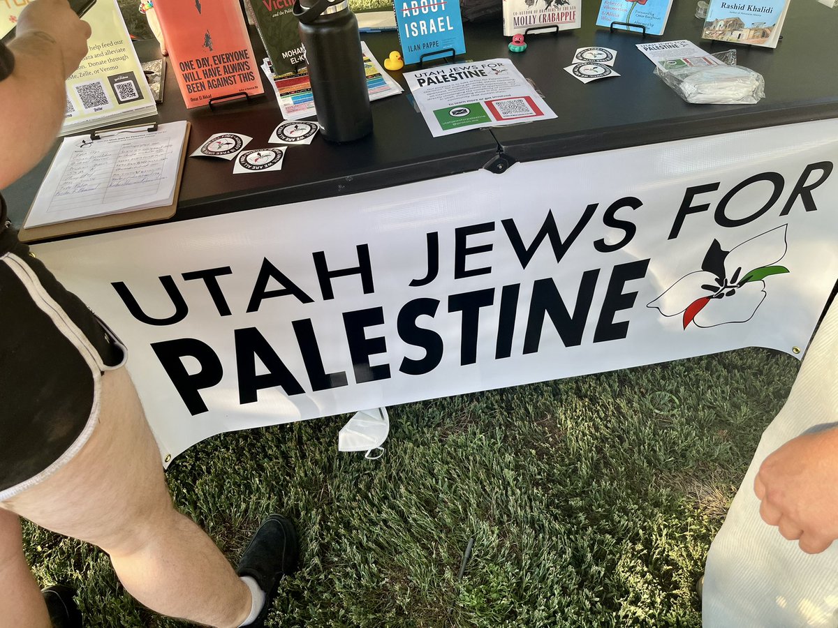 EnriqueLimon's tweet photo. Another June weekend, another Pride event in and around SLC. This time, it was ‘Pride Without Cops’ held yesterday at the west side’s Cottonwood Park #slcpride #utpride https://t.co/GFQPtfEuWH