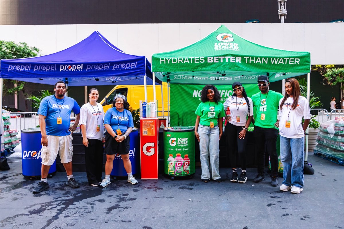 TimesSquareNYC's tweet photo. The BEST way to celebrate International Day of Yoga ☀️🧘🏾‍♀️🧘🏽🧘🏾‍♂️🧘🏼‍♀️🧘🏾‍🧘 https://t.co/752OBejgJd

Thank you to our partners @IndiainNewYork, @Gaiam, @ryzesuperfoods, @lifeway_kefir, @Gatorade, @Propel_Water, @cleansimpleeats, and @HEYTEA 🌟

#NYC #TimesSquare #Solstice #SolsticeTSQ #Yoga #InternationalDayofYoga