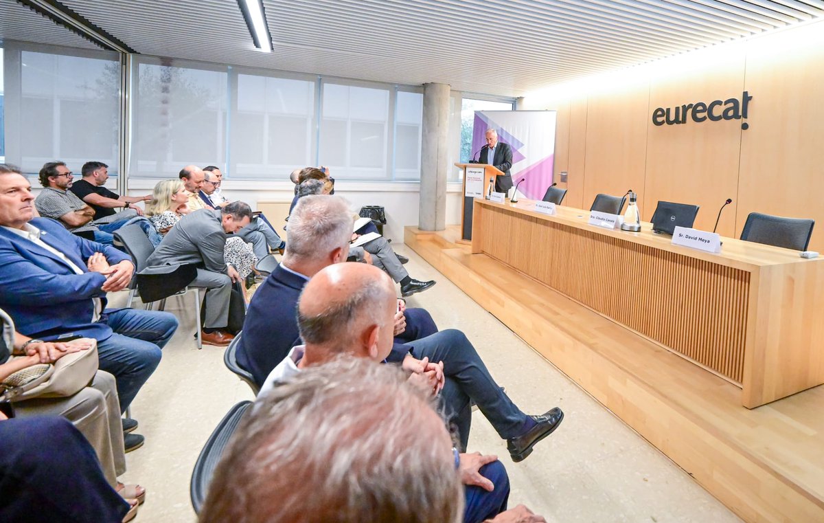 ajmanresa's tweet photo. 👉 Manresa ha acollit la presentació del Pacte Nacional per a la Indústria 2026-2030, un pacte per transformar el sector català amb 5.000 milions d'euros d'inversió i 190 mesures. L'acte ha comptat amb @ConsellerSamper, i els regidors @jvilamarta, Lluís Vidal Sixto i Pere Massegú https://t.co/EDFQFbcpg2